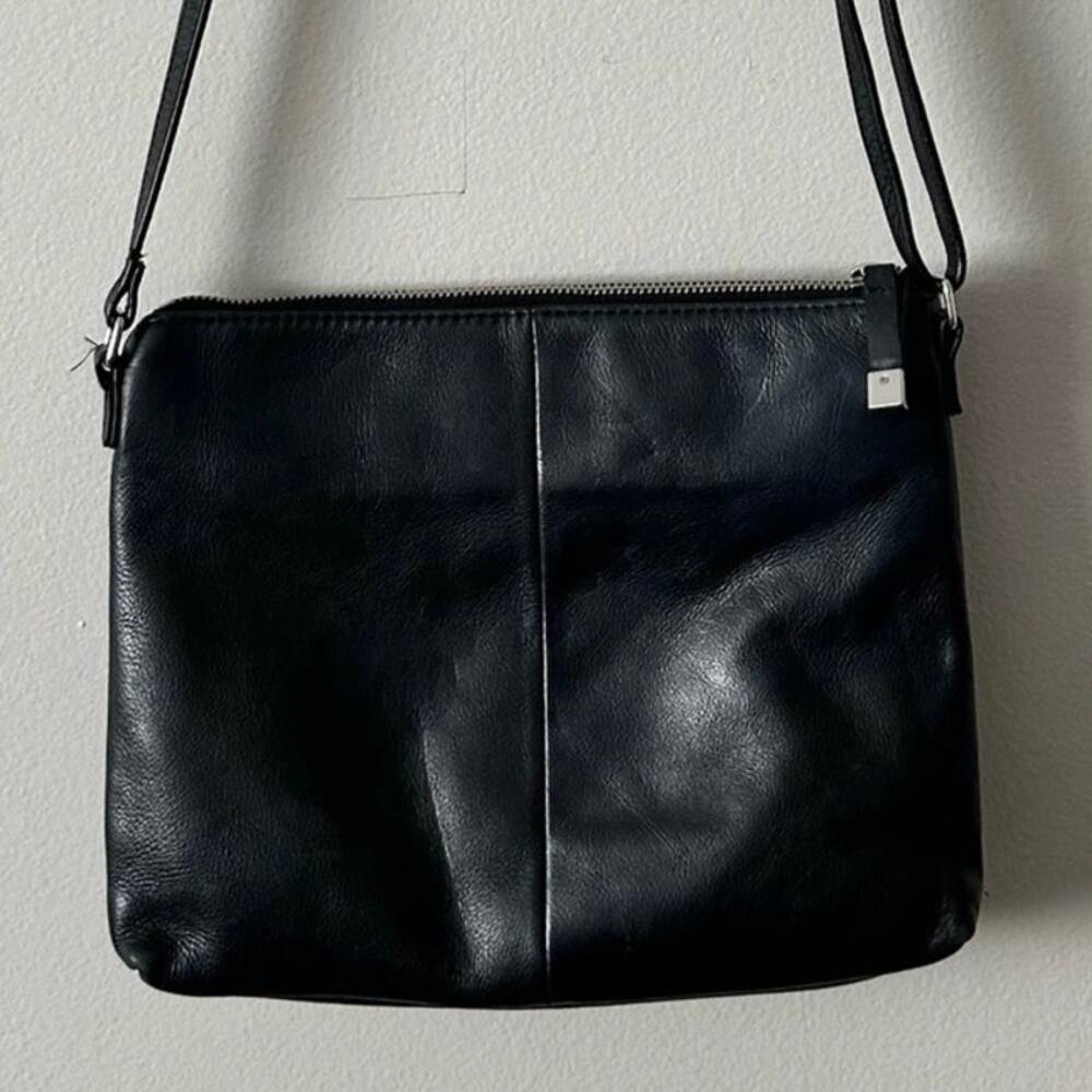 Margo New York Leather Simple Crossbody Black - Picture 1 of 5